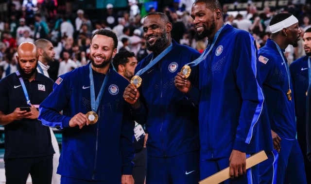 GA黄金甲登录入口-美记：现役75大退役后大概率都能进名人堂 詹杜库登威 炮字眉卡表